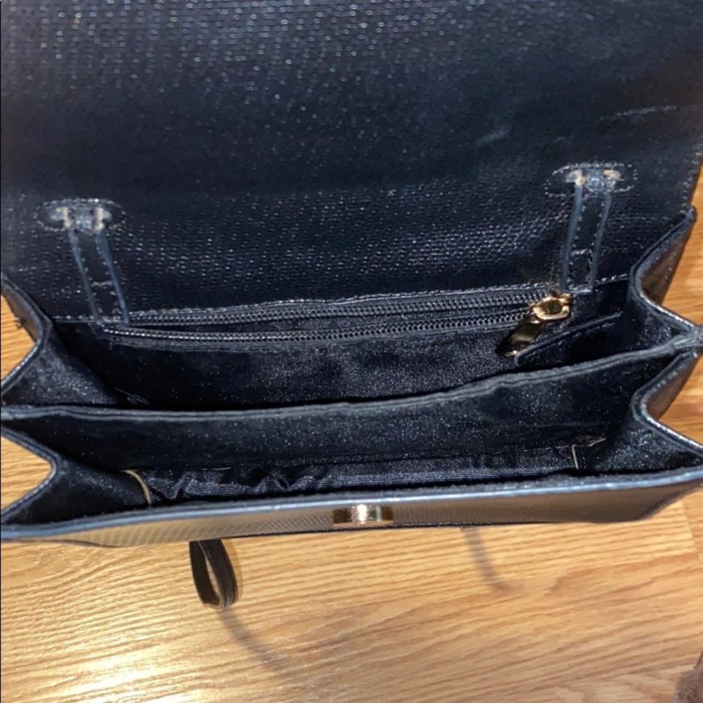 Basic Crossbody - image 3